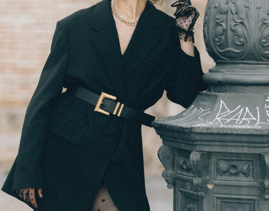 THE ART OF POWER DRESSING: A GUIDE TO WOMEN'S BLAZERS