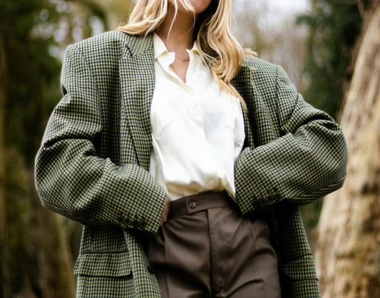 THE ART OF POWER DRESSING: A GUIDE TO WOMEN'S BLAZERS